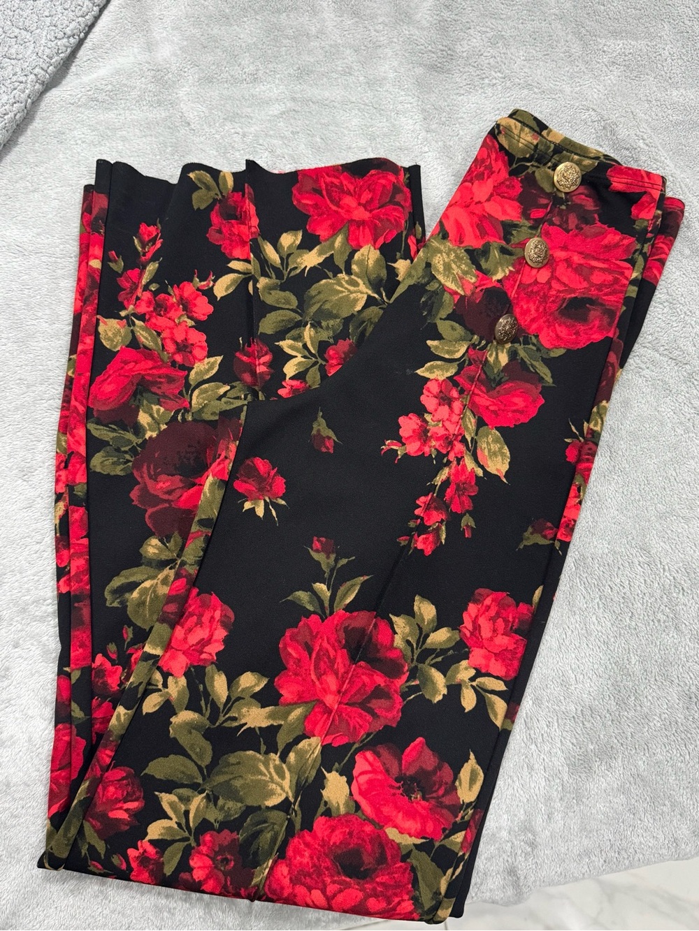 High-Waist Floral Ponte Skinny Pants - Black with Red Rose Print